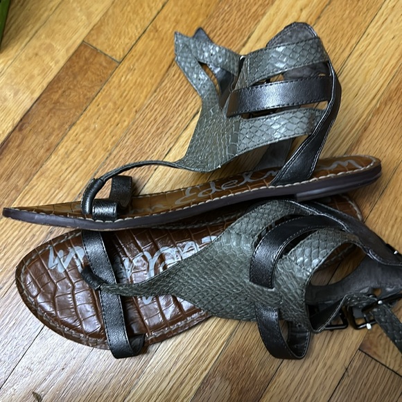 Grey leather printed thong sandals - Picture 3 of 4